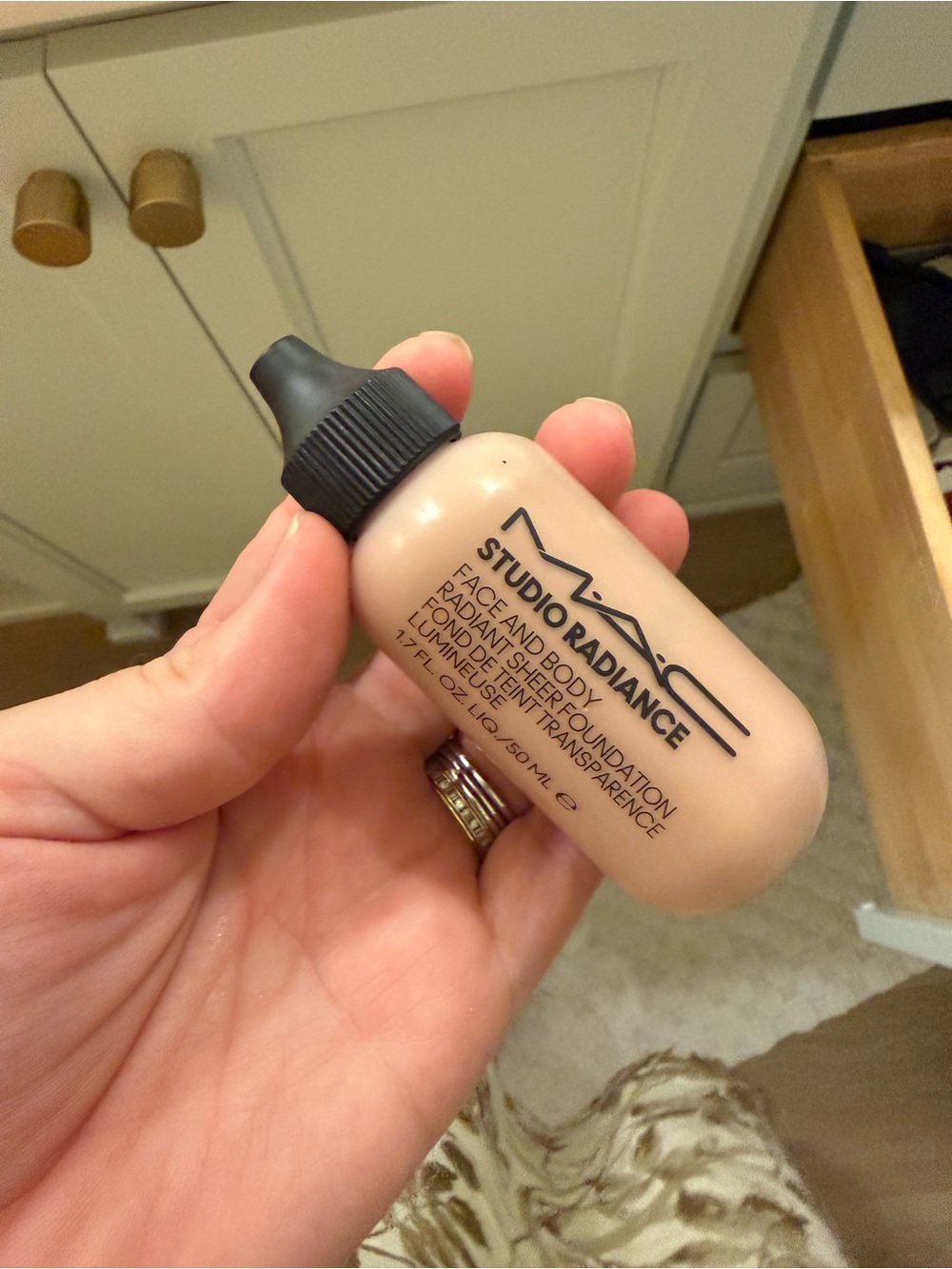 MAC Cosmetics Studio Radiance Face & Body Foundation - Light Beige